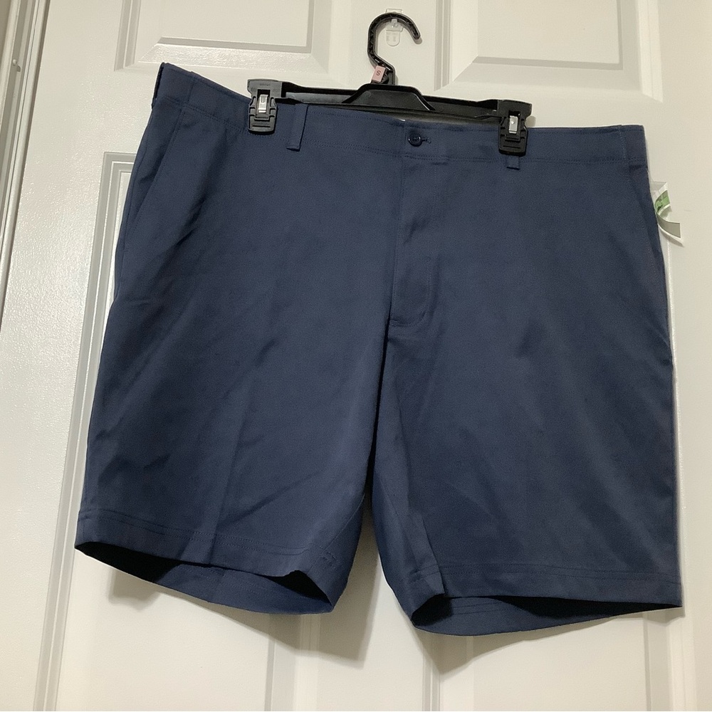 Classic Navy Flat Front Men's Shorts 40 . NWT.